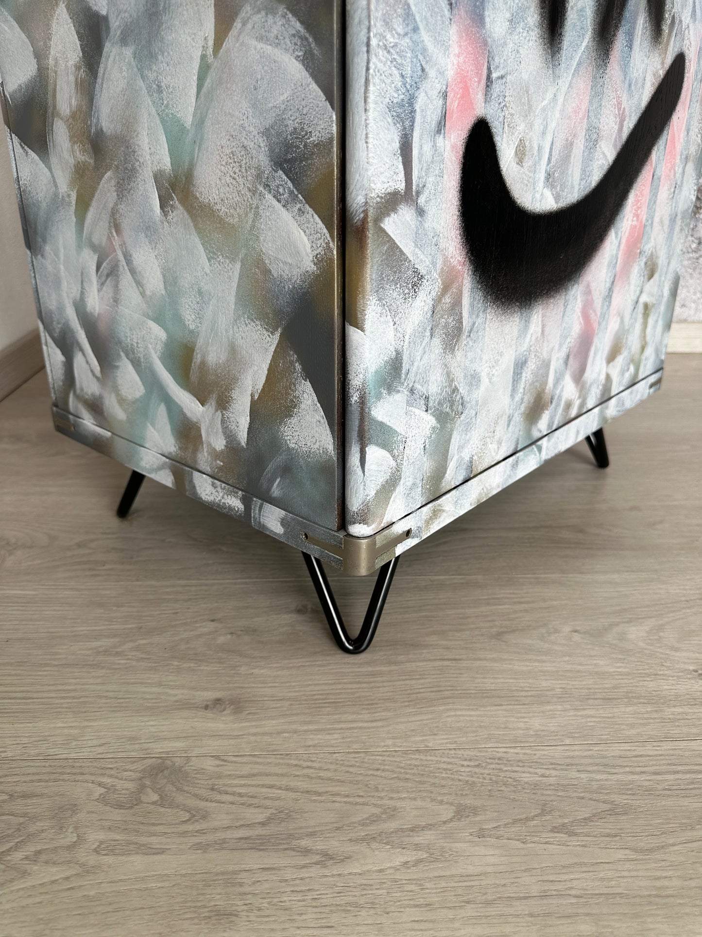 DIY Kommode Bunt Upcycling Holz Metall