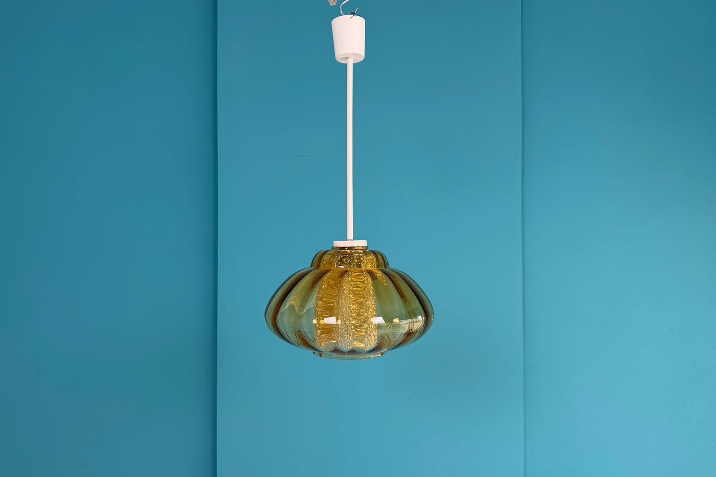 Mid-Century / Space-Age Hängelampe – bernsteinfarbenes Glas , 60er/70er