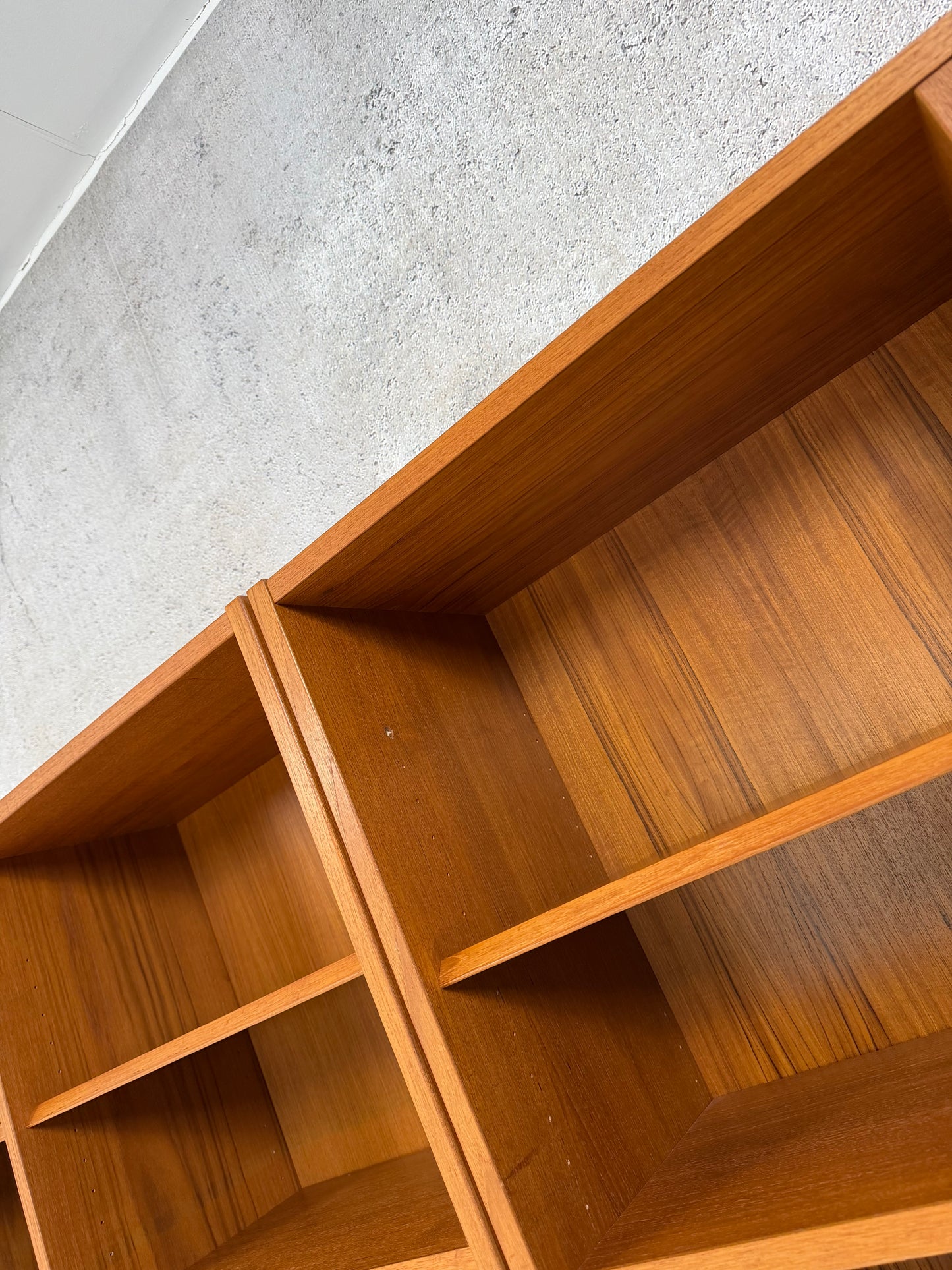 Danish Teak Regal / Regalwand by Hundevad, 1970er