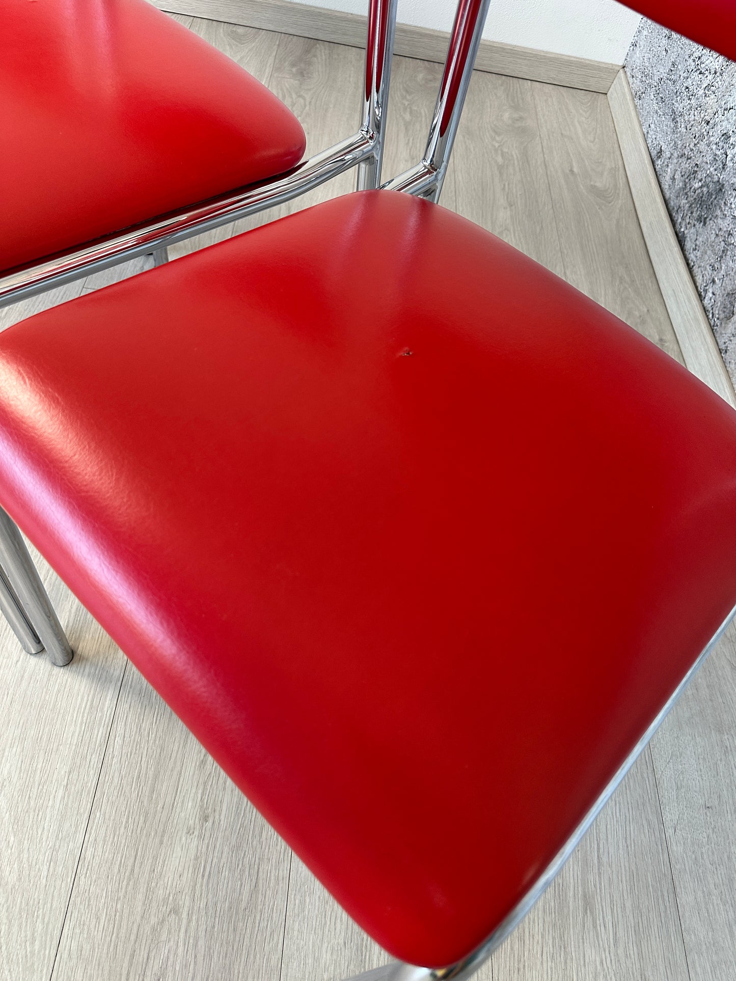 4er Set Rote Vintage Küchenstühle / Stühle aus Metall & Kunstleder, 70er