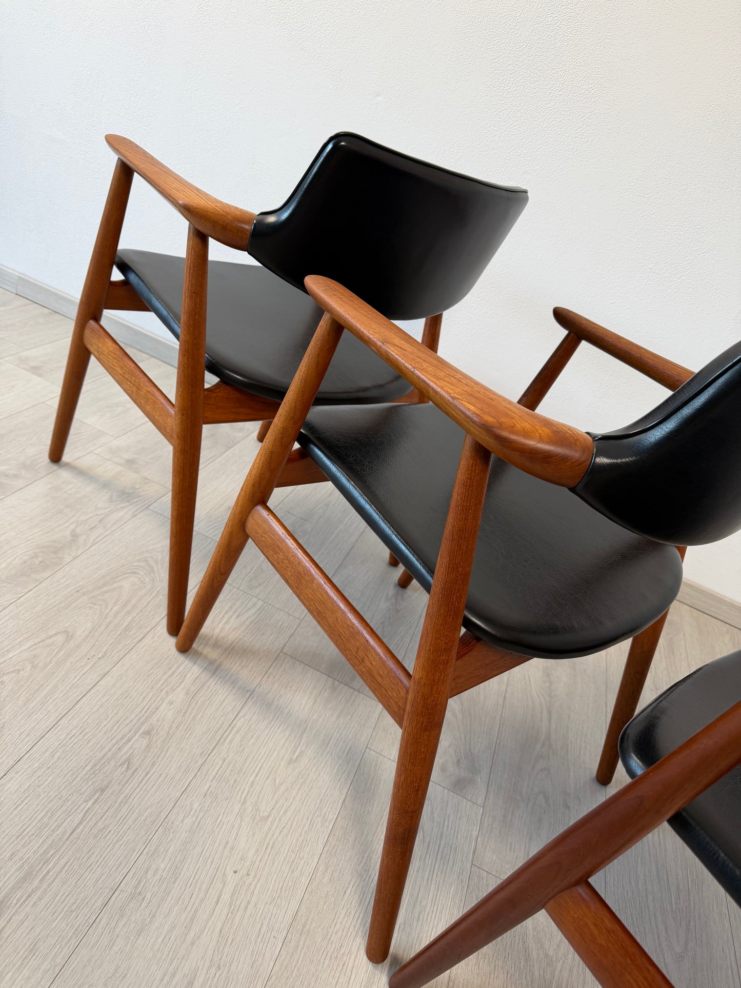 Teak Armlehnstuhl GM11 by Svend Age Eriksen für Glostrup, 60er