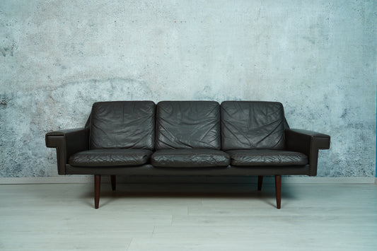 Dunkelbraune 3-Sitzer Ledercouch / Ledersofa mit Teakholz-Standfuß, 70er 80er