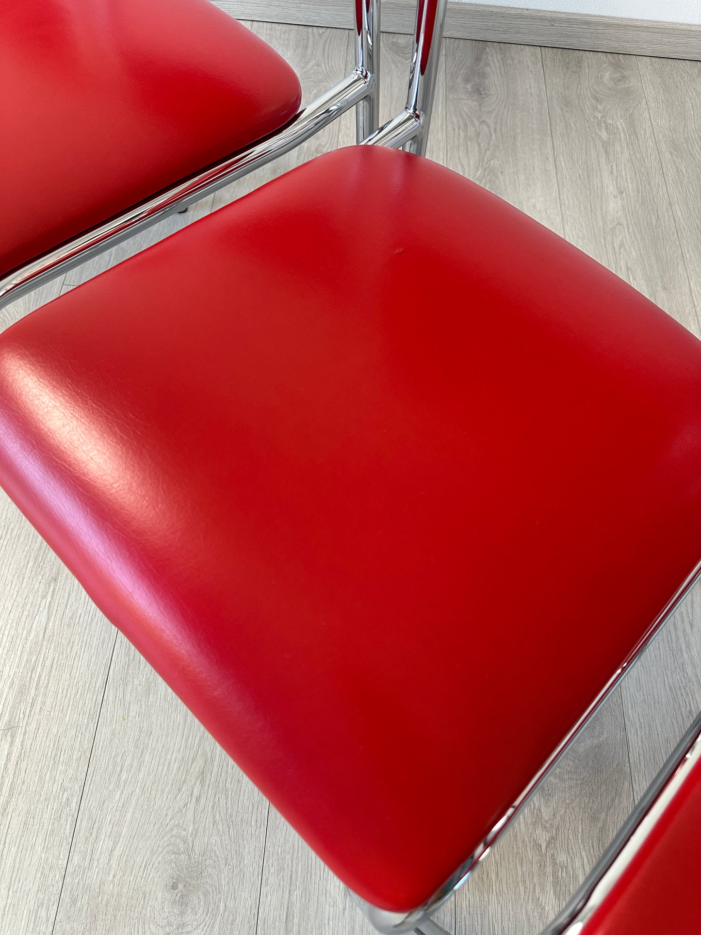 4er Set Rote Vintage Küchenstühle / Stühle aus Metall & Kunstleder, 70er