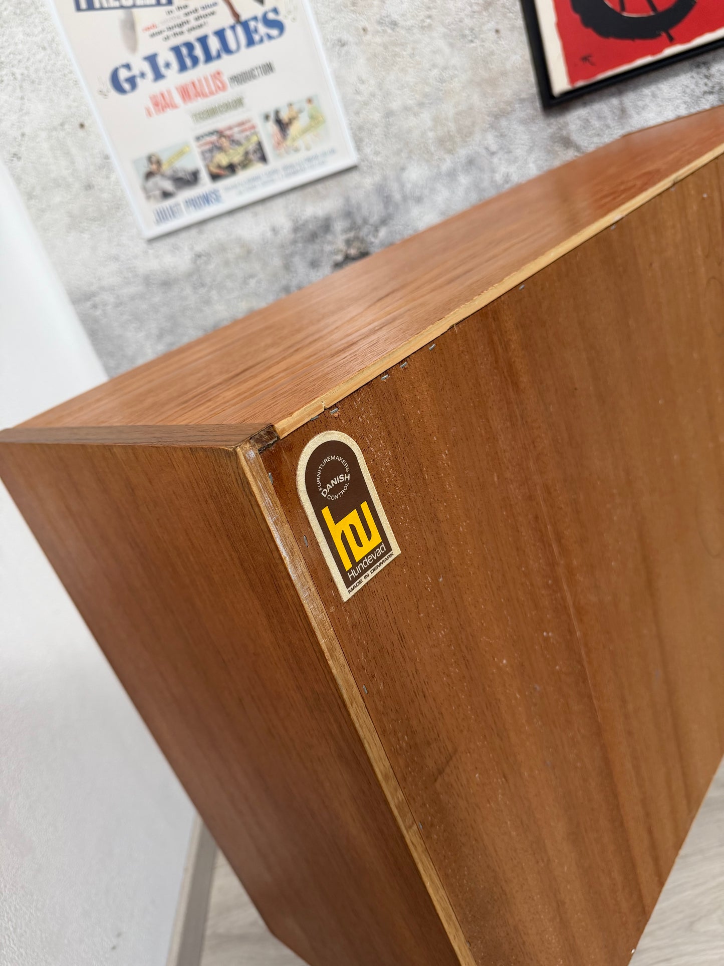 Danish Teak Kommode / Sideboard auf Hairpins by Hundevad
