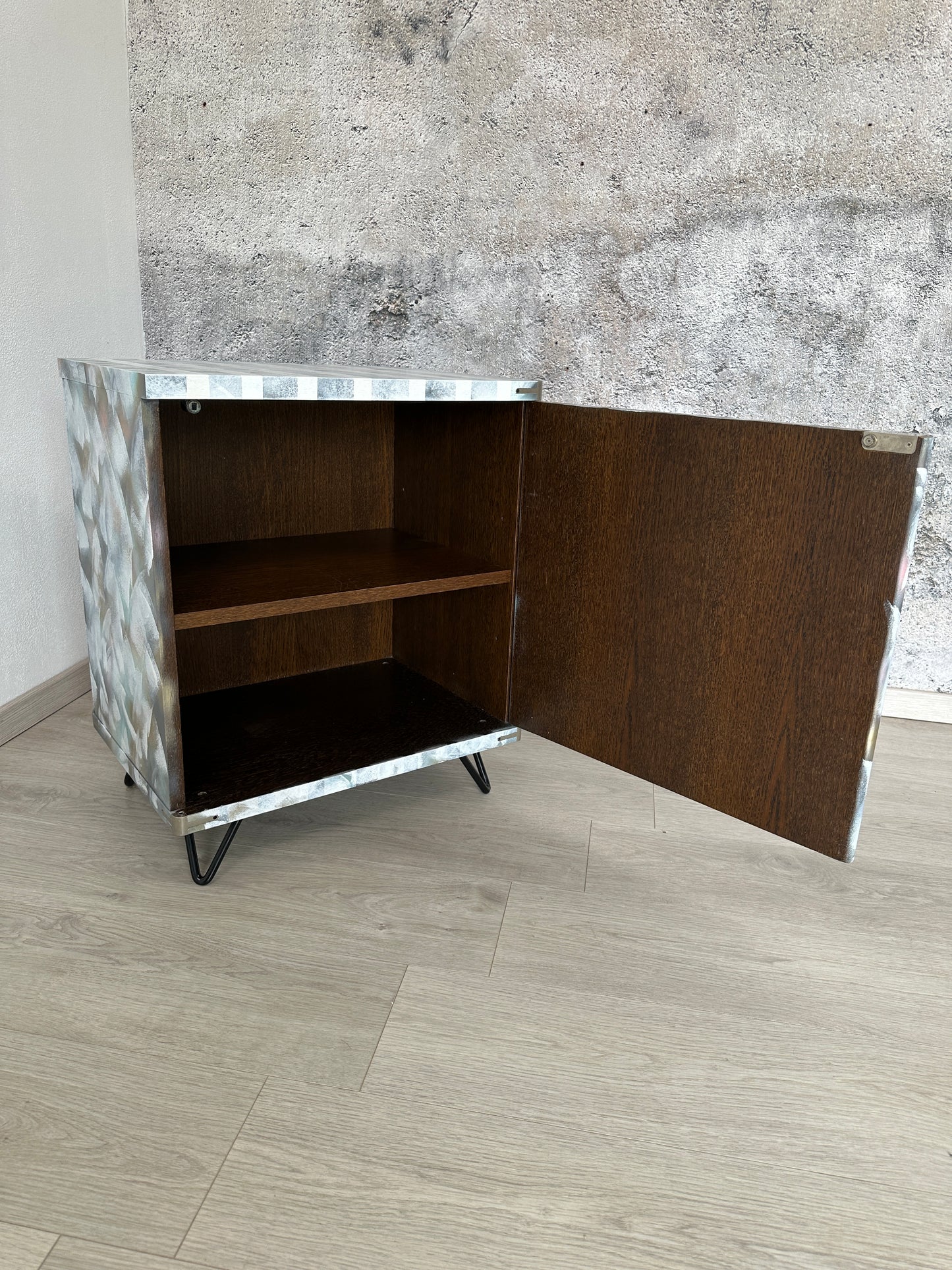 DIY Kommode Bunt Upcycling Holz Metall
