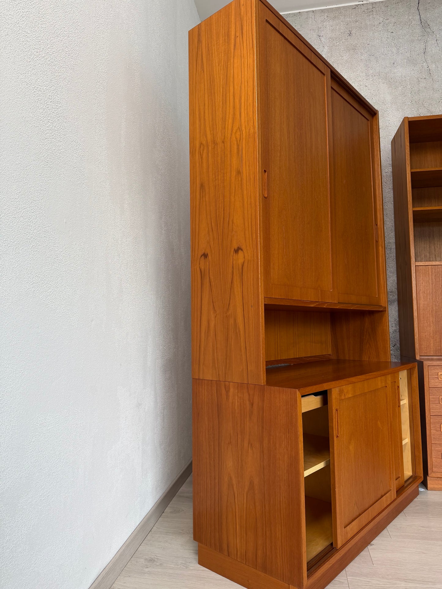 Danish Teak Regal / Regalwand by Hundevad, 1970er